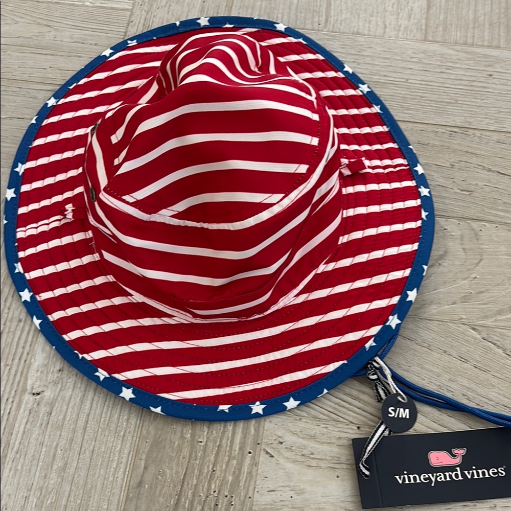 Vineyard Vines Reversible S/M Red and White Striped Hat with Blue Star Brim